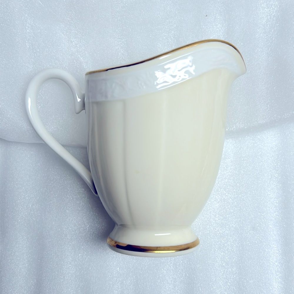 Villeroy & Boch Ivoire Creamer China NEW Mettlach D66693